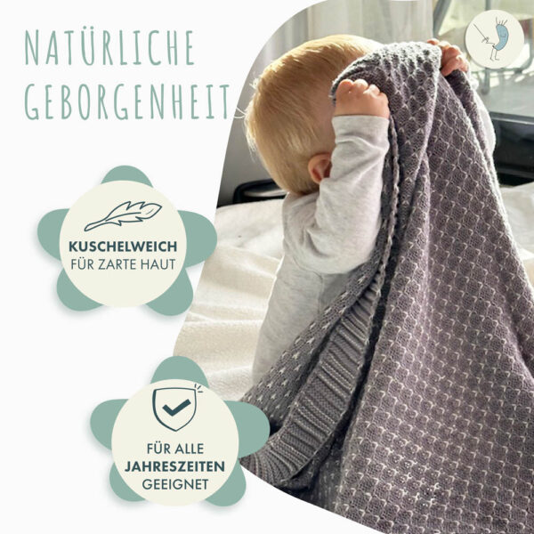 Babydecke aus 100% Baumwolle, grau gestrickt, 80x100 cm, Öko-Tex Standard 100, weiche Kuscheldecke in Geschenkverpackung, Schmusedecke für Junge & Mädchen, Erstausstattung Baby, Geschenk zur Geburt – Bild 4